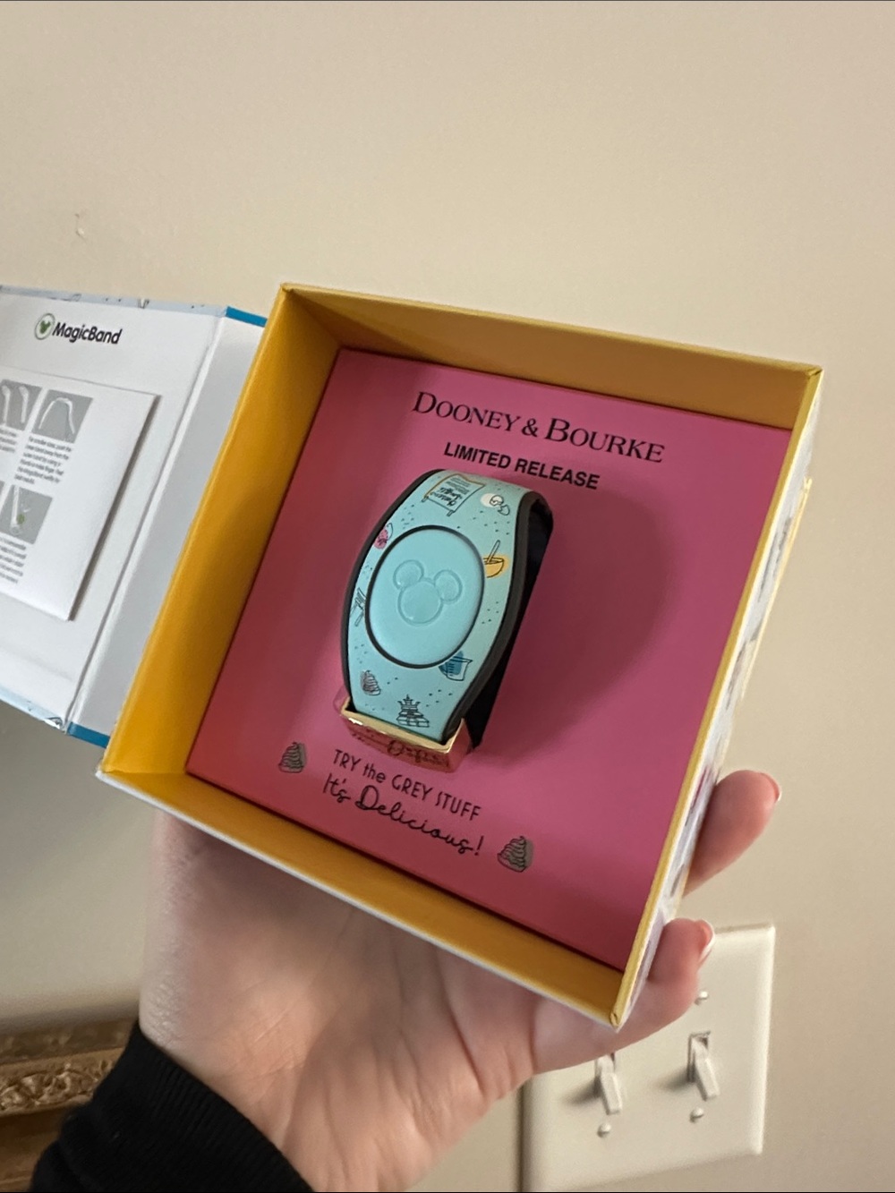 UNLINKED RARE Dooney & Bourke Light Blue MagicBand BELLE food and wine fest